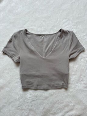 aerie Short Sleeve V-Neck Crop Top - Taupe Gray